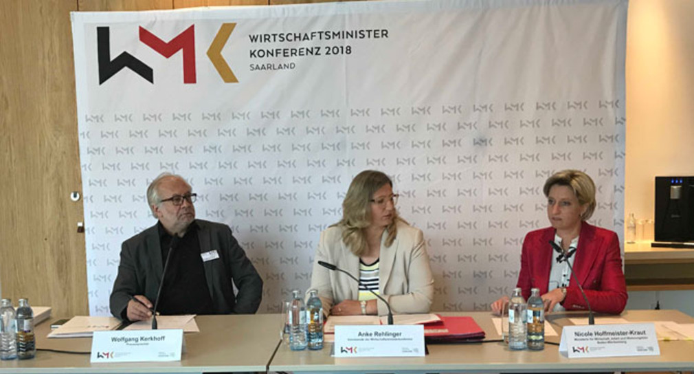Wirtschaftsministerin Nicole Hoffmeister-Kraut (r.) bei der Wirtschaftsministerkonferenz 2018
