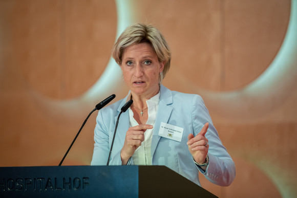 Gesundheit Forum Gesundheitsstandort Baden-Württemberg Wirtschafts- und Arbeitsministerin Nicole Hoffmeister-Kraut bei ihrer Rede