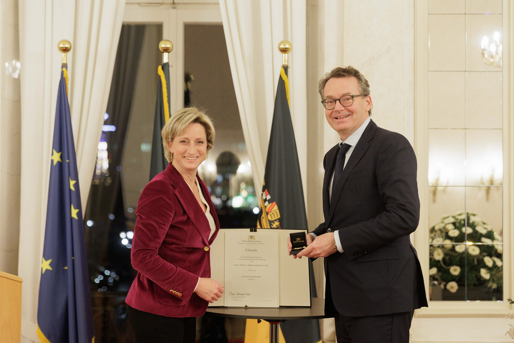 Verleihung Wirtschaftsmedaille 2022 - Ministerin Dr. Nicole Hoffmeister-Kraut und Dr. Alexander C. Müller-Vivil