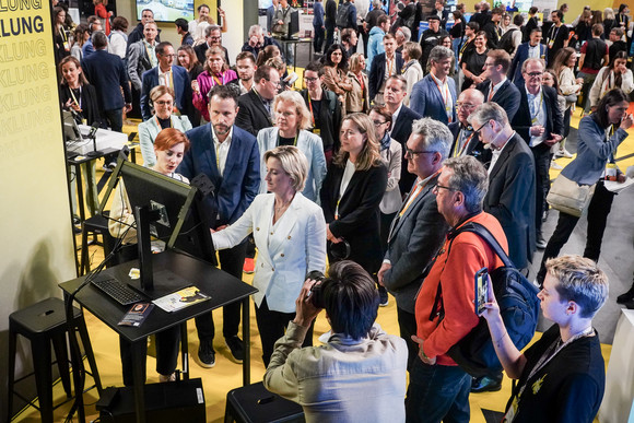 Metaverse Kongress und Messe „Virtuelle Welten – Chancen im Metaverse erleben“ Kongress und Messe „Virtuelle Welten – Chancen im Metaverse erleben“