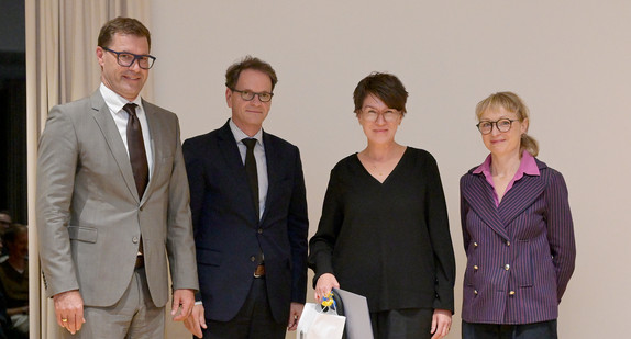 Daniel Güthler (EBM Kornwestheim), Michael Kleiner (Wirtschaftsministerium), Staatspreisnominierte Iris Merkle, Grit Weber (Juryvorsitzende)