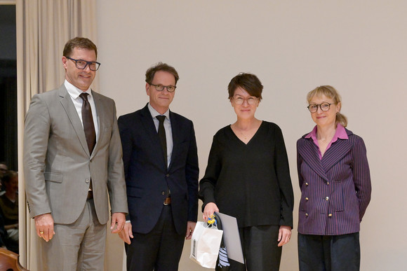 Daniel Güthler (EBM Kornwestheim), Michael Kleiner (Wirtschaftsministerium), Staatspreisnominierte Iris Merkle, Grit Weber (Juryvorsitzende)