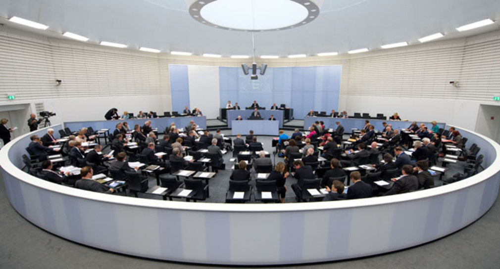 Blick in den Plenarsaal des Landtags von Baden-Württemberg (Quelle: Sebastian Kahnert, dpa)