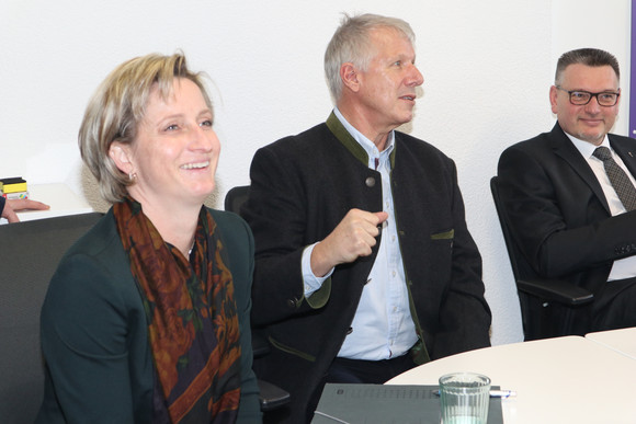 Kreisbereisung Ministerin besucht den Landkreis Biberach Besuch beim Carsharing-Start-up AZOWO (Bild: © Ministerium für Wirtschaft, Arbeit und Wohnungsbau)