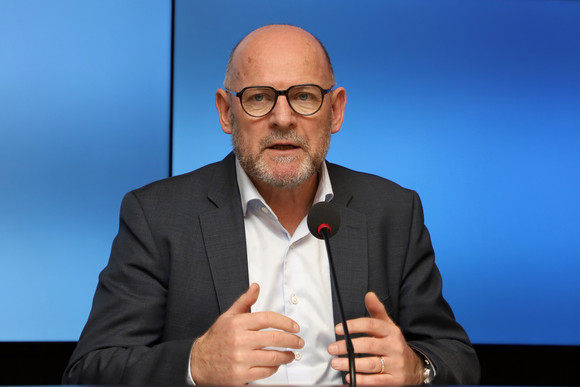 Pressekonferenz Justizvollzug und Pilotprojekt zur elektronischen Zugsteuerung Verkehrsminister Winfried Hermann (Bild: Staatsministerium Baden-Württemberg)
