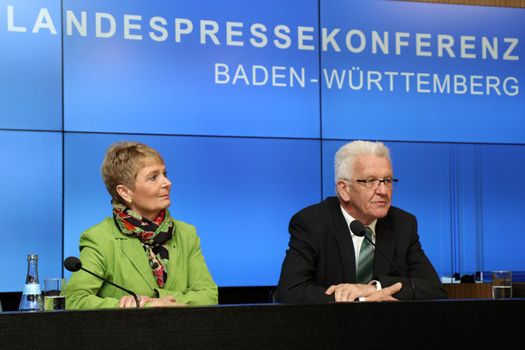Pressekonferenz Bundesgartenschau Heilbronn 2019 auf der Zielgeraden Ministerpräsident Winfried Kretschmann (r.) und Staatssekretärin Friedlinde Gurr-Hirsch (l.)