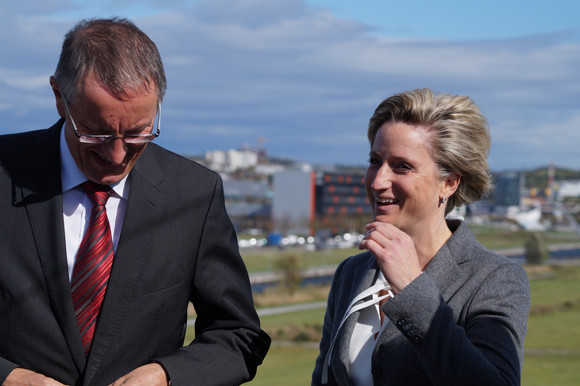 Kreisbereisung Ministerin besucht Landkreis Böblingen Besuch auf dem Bauplatz des Flugfeldklinikums im Rahmen der Kreisbereisung in Böblingen am 5. Oktober 2017