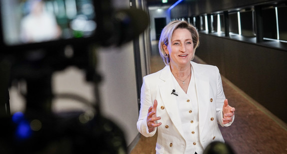 Portraitbilder Ministerin Dr. Nicole Hoffmeister-Kraut