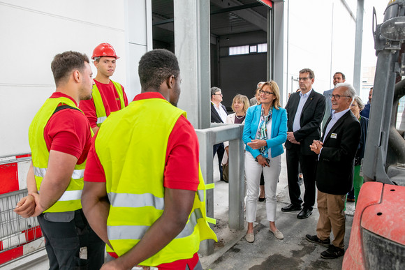 Besuch der Firma Rolf Benzinger Spedition-Transporte GmBH in Tiefenbronn im Rahmen der Ausbildungsreise