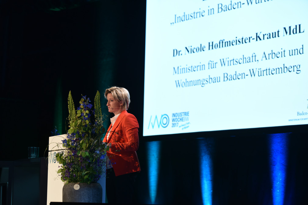 Beim Zukunftsforum „Industrie in Baden-Württemberg“, der Eröffnungsveranstaltung der erstmals stattfindenden „Industriewoche Baden-Württemberg“ standen die Herausforderungen und Chancen für den Industriestandort im Mittelpunkt.