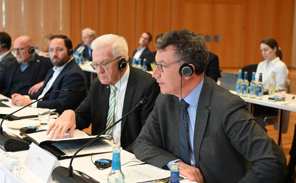 Grenzraumkonferenz Baden-Württemberg und Grand Est vertiefen Zusammenarbeit von rechts nach links: Franck Leroy, Präsident der Region Grand Est, Ministerpräsident Winfried Kretschmann, Europastaatssekretär Florian Hassler und Verkehrsminister Winfried Hermann