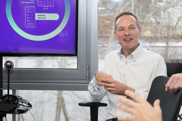 Kreisbereisung Ministerin besucht den Landkreis Biberach Besuch beim Carsharing-Start-up AZOWO (Bild: © Ministerium für Wirtschaft, Arbeit und Wohnungsbau)