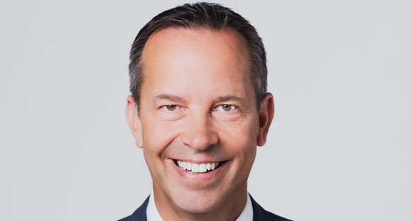Zu sehen ist ein Portraitbild von Thomas Dörflinger