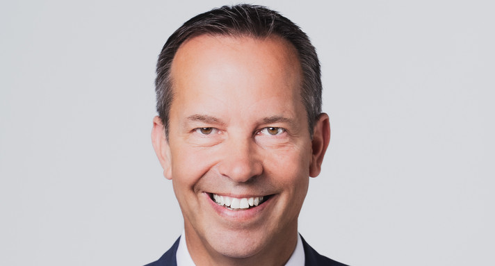 Zu sehen ist ein Portraitbild von Thomas Dörflinger
