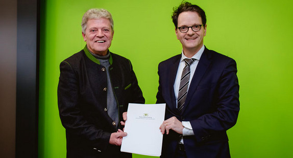 Übergabe des Bewilligungsbescheids am 27. Februar 2018