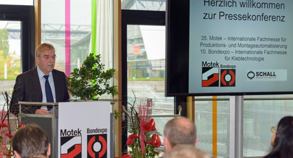 Ministerialdirektor Hubert Wicker hat am 10. Oktober 2016 die Messen Motek und Bondexpo auf der Messe Stuttgart eröffnet. (Foto: P.E. SCHALL GmbH & Co. KG)