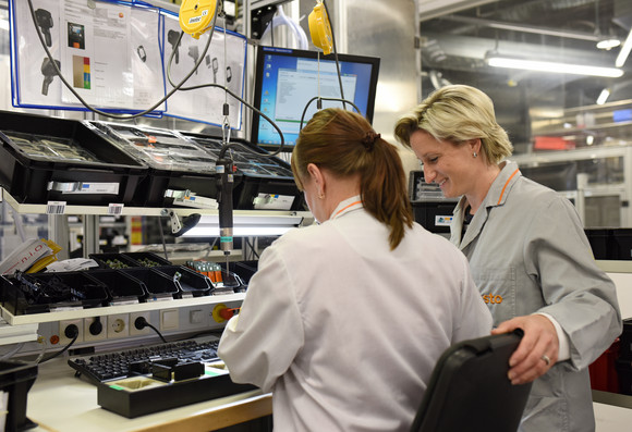 Auch das Messtechnikunternehmen Testo AG stand auf dem Programm der Sommerreise 2016 von Ministerin Dr. Hoffmeister-Kraut: Die Hochschwarzwälder sind sehr erfolgreich bei der Übertragung von Industrie 4.0 Ansätzen auf das Handwerk und damit ein Vorzeigeunternehmen im Hinblick auf die Digitalisierung der Wirtschaft. 