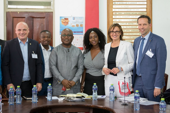 Reise Delegationsreise nach Ghana und Nigeria Gruppenbild mit Wirtschaftsstaatssekretärin Katrin Schütz (Quelle: David Kunutsor)