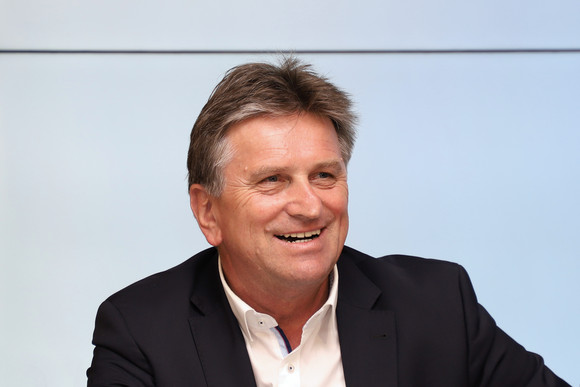 Pressekonferenz Ein Jahr Forum Gesundheitsstandort Baden-Württemberg Gesundheitsminister Manne Lucha bei der Regierungspressekonferenz (Bild: Staatsministerium Baden-Württemberg)
