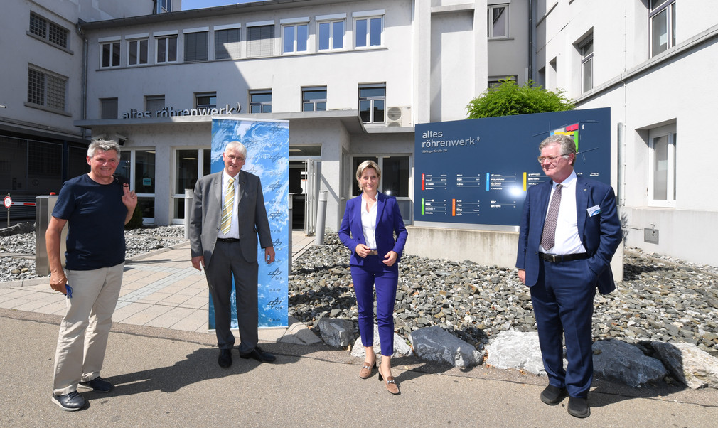 Termin beim DLR-Institut für Quantentechnologien im Rahmen der Sommerreise „Baden-Württemberg als Europas Innovationsregion Nummer 1: So stellt sich das Land für die Zukunft auf“