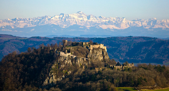 Panoramaansicht der Festungsruine Hohentwiel (Quelle: Schlösser und Gärten Baden-Württemberg)