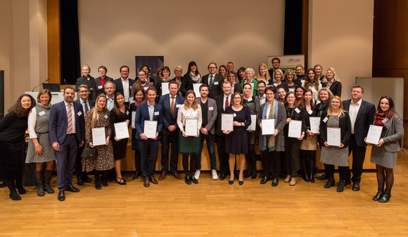 Gruppenbild aller Preisträger (Bild: © Frank Eppler)