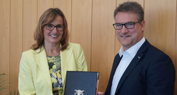 Staatssekretärin Katrin Schütz Übergab die Förderbescheide am 1. August 2017 in Oberndorf am Neckar.