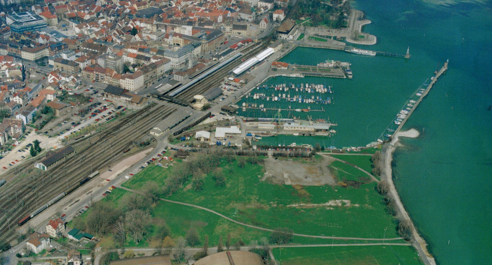 Konzil und Hafenmeile Klein Venedig, Schrägluftaufnahme von 1996 nach der Sanierung