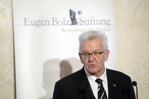 Auszeichnung Verleihung des Eugen-Bolz-Preises 2017 an Angela Merkel Ministerpräsident Winfried Kretschmann