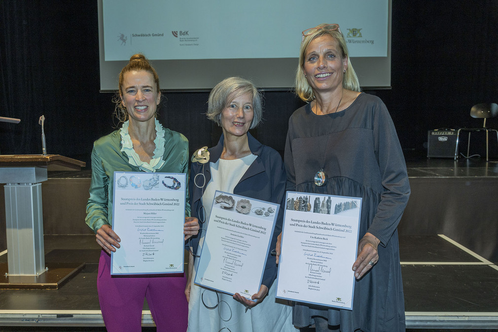 Die drei glücklichen Staatspreisträgerinnen (v.l.n.r.): Mirjam Hiller, Annette Lechler, Ute Kathrin Beck