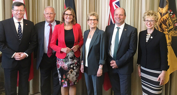 Staatssekretärin Katrin Schütz und Premierministerin der Provinz Ontario Katleen Wynne
