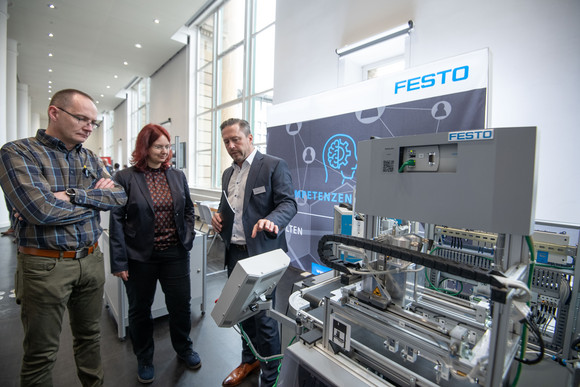 Ausbildung 4.0 Forum Ausbildung 4.0 digital - vernetzt - zukunftsfähig Forum Ausbildung 4.0