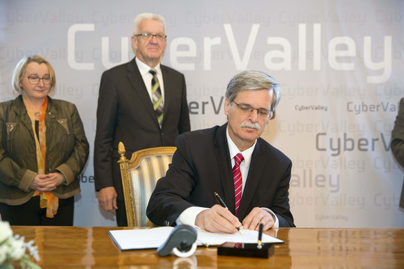 Forschung Europäische Forschungskooperation „Cyber Valley“ startet Prof. Dr. Bernd Engler, Rektor der Universität Tübingen