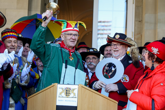 Fastnacht Närrischer Staatsempfang der Landesregierung Ministerpräsident Winfried Kretschmann (M.) mit Narren
