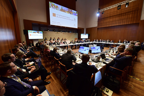 Transformation Siebte Jahresveranstaltung des Strategiedialogs Automobilwirtschaft Blick ins Plenum bei der siebten Jahresveranstaltung des Strategiedialogs Automobilwirtschaft Baden-Württemberg