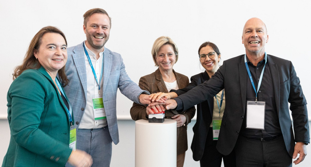 S-TEC Wirtschaftsministerin gibt Startschuss für "The Biointelligence Engine" Startschuss für „The Biointelligence"