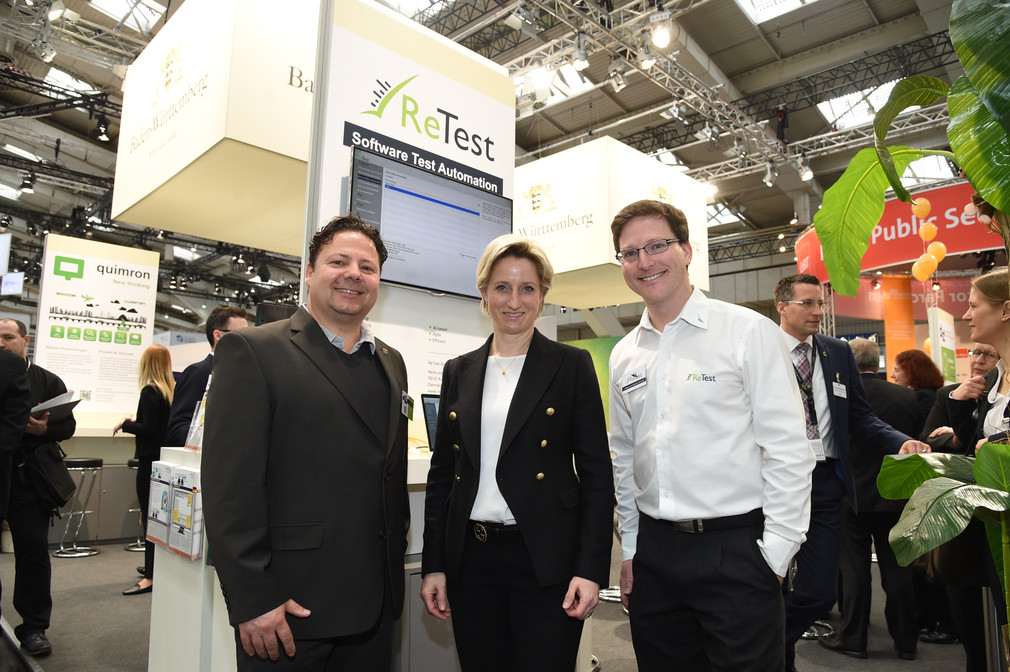 Wirtschaftsministerin Dr. Nicole Hoffmeister-Kraut hat sich bei einem Besuch der CeBIT in Hannover am 21. und 22. März 2017 bei Ausstellern aus Baden-Württemberg über die wichtigsten Trends der Digitalisierung informiert und ausgetauscht.
