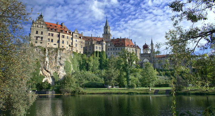 Das Schloss Sigmaringen am Ufer der Donau