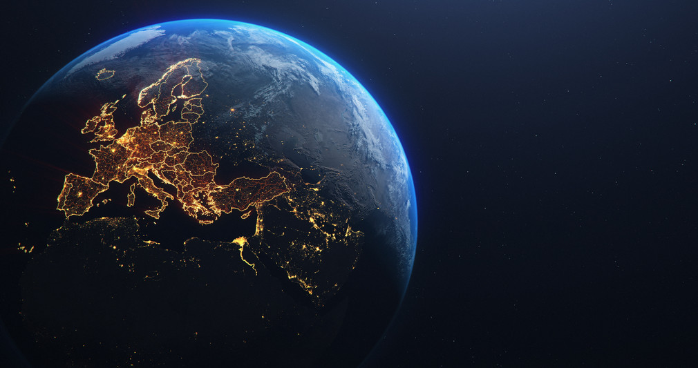 europa, globe, earth, map, continent, planet, global, space, geography, ocean, travel, international, concept, blue, science, orbit, cartography, business, sky, light, night, land, france, atmosphere, country, italy, britain, worldwide, glow, european, spain, eu, atlas, finland, greece, technology, ireland, mediterranean, highlighted, illustration, border, city lights, city, dark, realistic, region, nature, 3d illustration, germany, romania