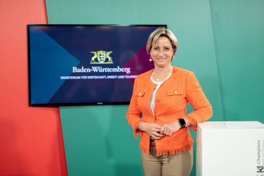 Wirtschaftsministerin Dr. Nicole Hoffmeister-Kraut zu Beginn der Preisverleihung KI-Champions Baden-Württemberg