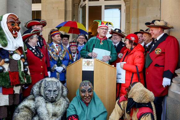 Fastnacht Närrischer Staatsempfang der Landesregierung Ministerpräsident Winfried Kretschmann (M.) mit Narren