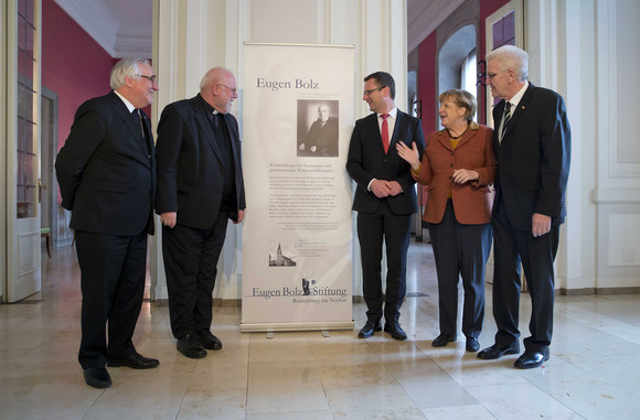Auszeichnung Verleihung des Eugen-Bolz-Preises 2017 an Angela Merkel v.l.n.r.: Gebhardt Fürst, Bischof der Diözese Rottenburg-Stuttgart, Kardinal Reinhard Marx, der Rottenburger Oberbürgermeister Stephan Neher, Bundeskanzlerin Angela Merkel und Ministerpräsident Winfried Kretschmann