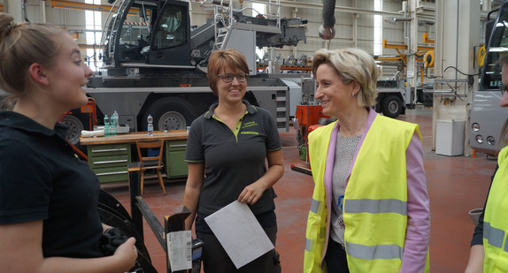 Wirtschafts- und Arbeitsministerin Dr. Nicole Hoffmeister-Kraut hat ihre regelmäßigen Kreisbereisungen im Land am 24. Mai 2017 mit einem Besuch im Alb-Donau-Kreis sowie im Stadtkreis Ulm fortgesetzt.