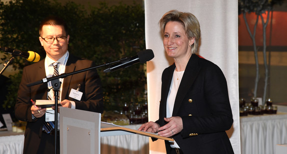 Wirtschaftsministerin Dr. Nicole Hoffmeister-Kraut hat sich bei einem Besuch der CeBIT in Hannover am 21. und 22. März 2017 bei Ausstellern aus Baden-Württemberg über die wichtigsten Trends der Digitalisierung informiert und ausgetauscht.