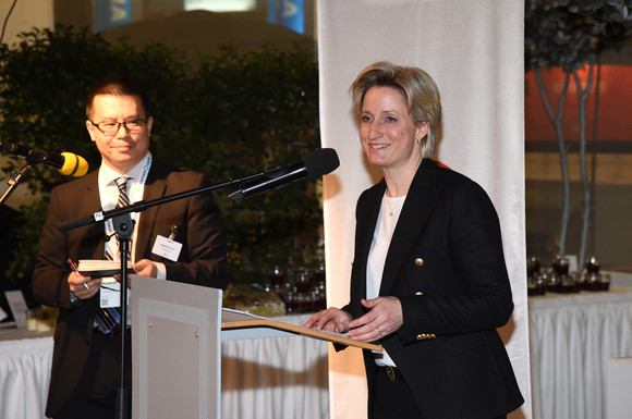 Wirtschaftsministerin Dr. Nicole Hoffmeister-Kraut hat sich bei einem Besuch der CeBIT in Hannover am 21. und 22. März 2017 bei Ausstellern aus Baden-Württemberg über die wichtigsten Trends der Digitalisierung informiert und ausgetauscht.