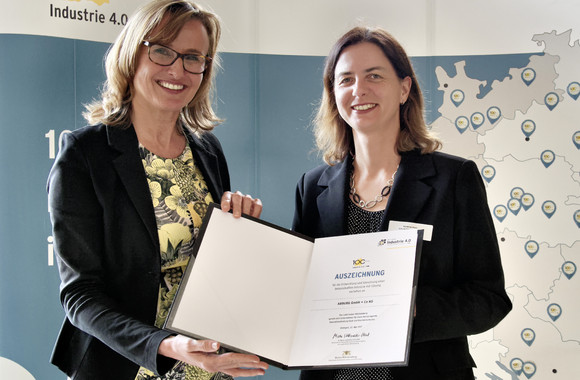 Wirtschaftsstaatssekretärin Katrin Schütz hat am 22. Mai 2017 die aktuellen Preisträger des Wettbewerbs „100 Orte für Industrie 4.0 in Baden-Württemberg“ ausgezeichnet.