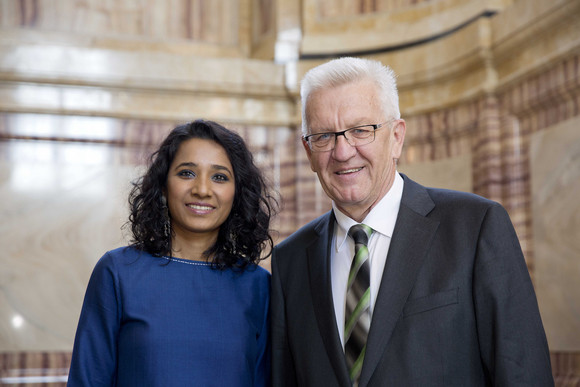Internationales Empfang im Vorfeld der Eröffnung des 13. Indischen Filmfestivals Stuttgart Ministerpräsident Winfried Kretschmann (r.) und Tannishtha Chatterjee (l.)