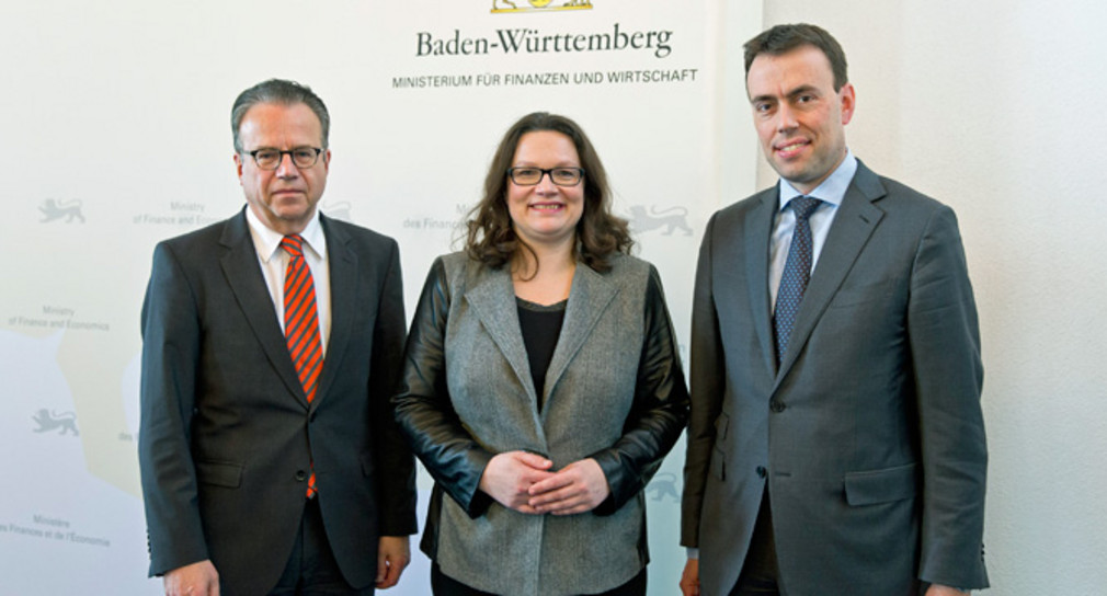 Pressekonferenz mit Finanz- und Wirtschaftsminister Nils Schmid (r.), Bundesarbeitsministerin Andrea Nahles (M.) und dem Vorstandsvorsitzenden der Bundesagentur für Arbeit Frank-Jürgen Weise (l.) (Quelle: Uli Regenscheit).