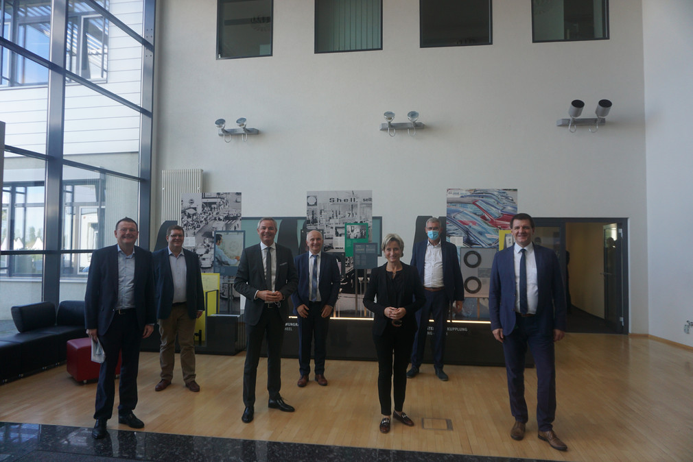 Im Rahmen der Kreisbereisung Rastatt besuchte Ministerin Dr. Hoffmeister-Kraut die Firma Stratasys GmbH in Rheinmünster