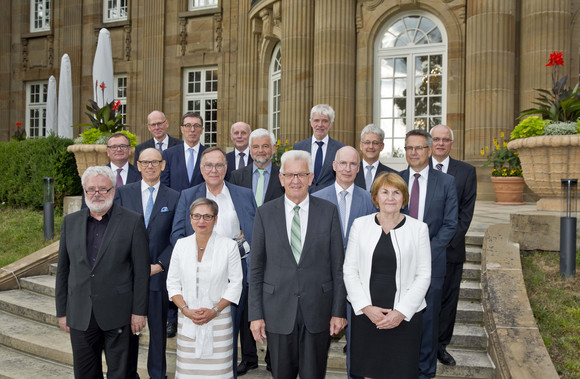 Justiz Treffen mit Präsidenten der Obersten Gerichtshöfe des Bundes Gruppenfoto mit Ministerpräsident Winfried Kretschmann (1. Reihe, 2.v.r.)